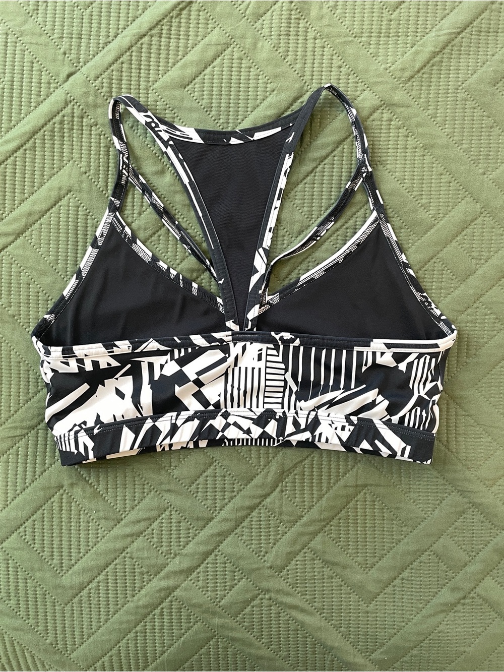 Gymshark Black & White Abstract Strappy Sports Bra - Picture 2 of 7